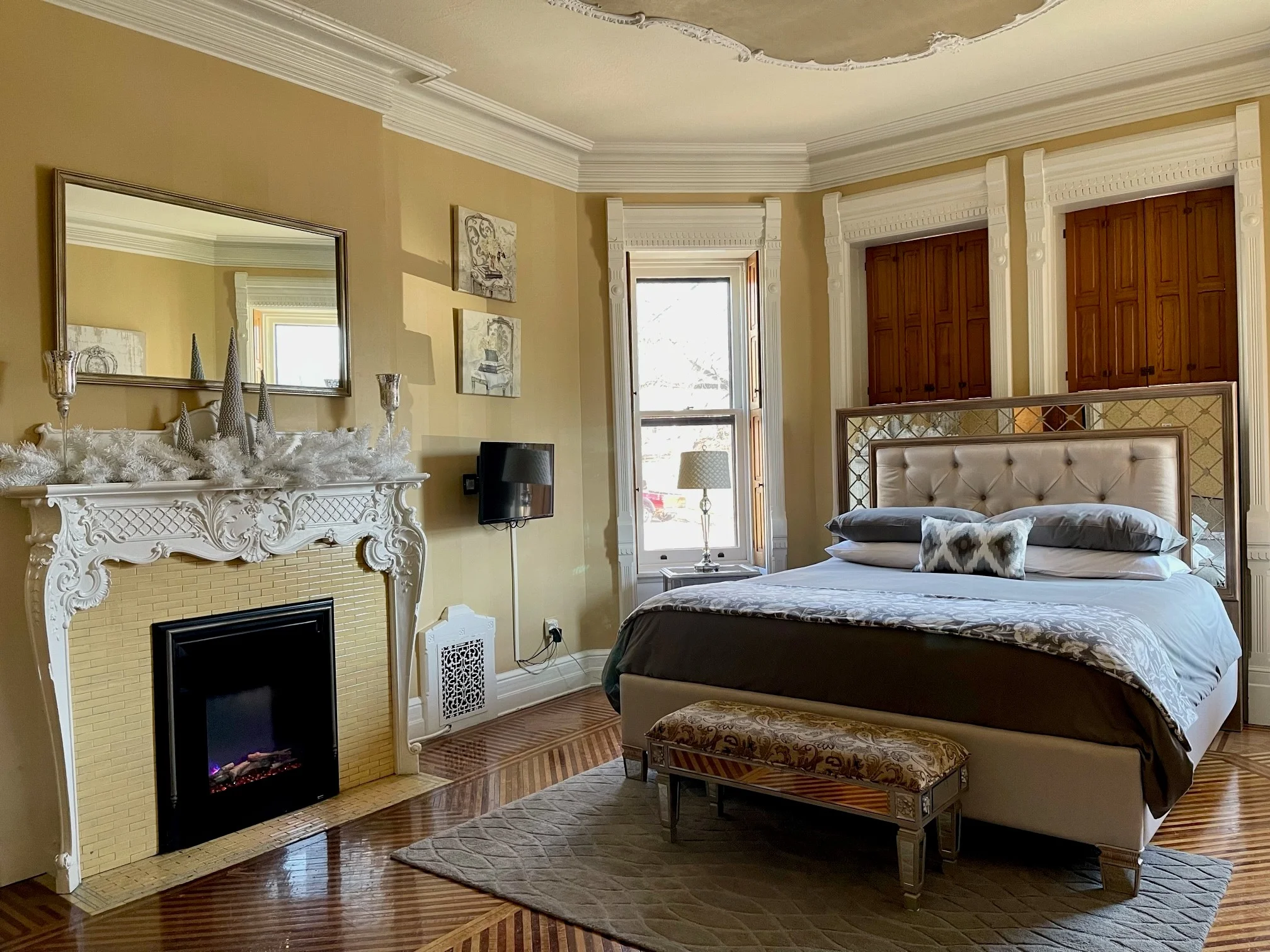 Photo of bed and fireplace in Cherub Room