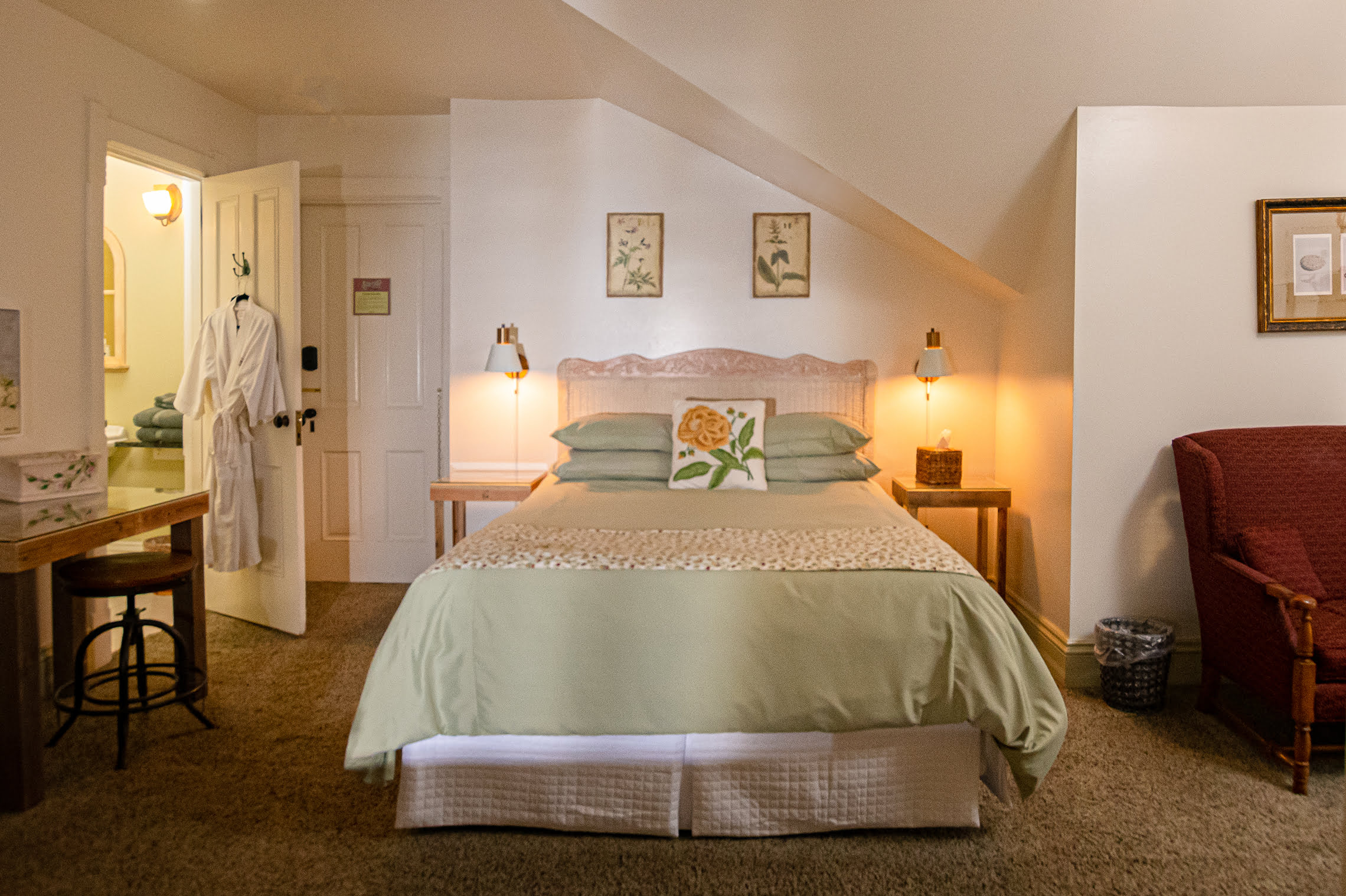 Book Woodlands Room | Bed And Breakfast In Bellefone, PA| Reynolds Mansion