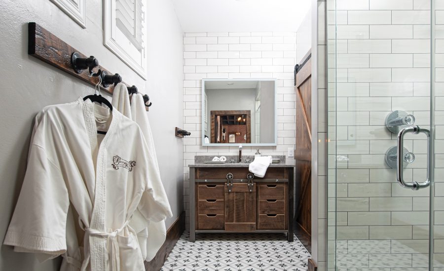 Carriage House Suite 2 Bathroom