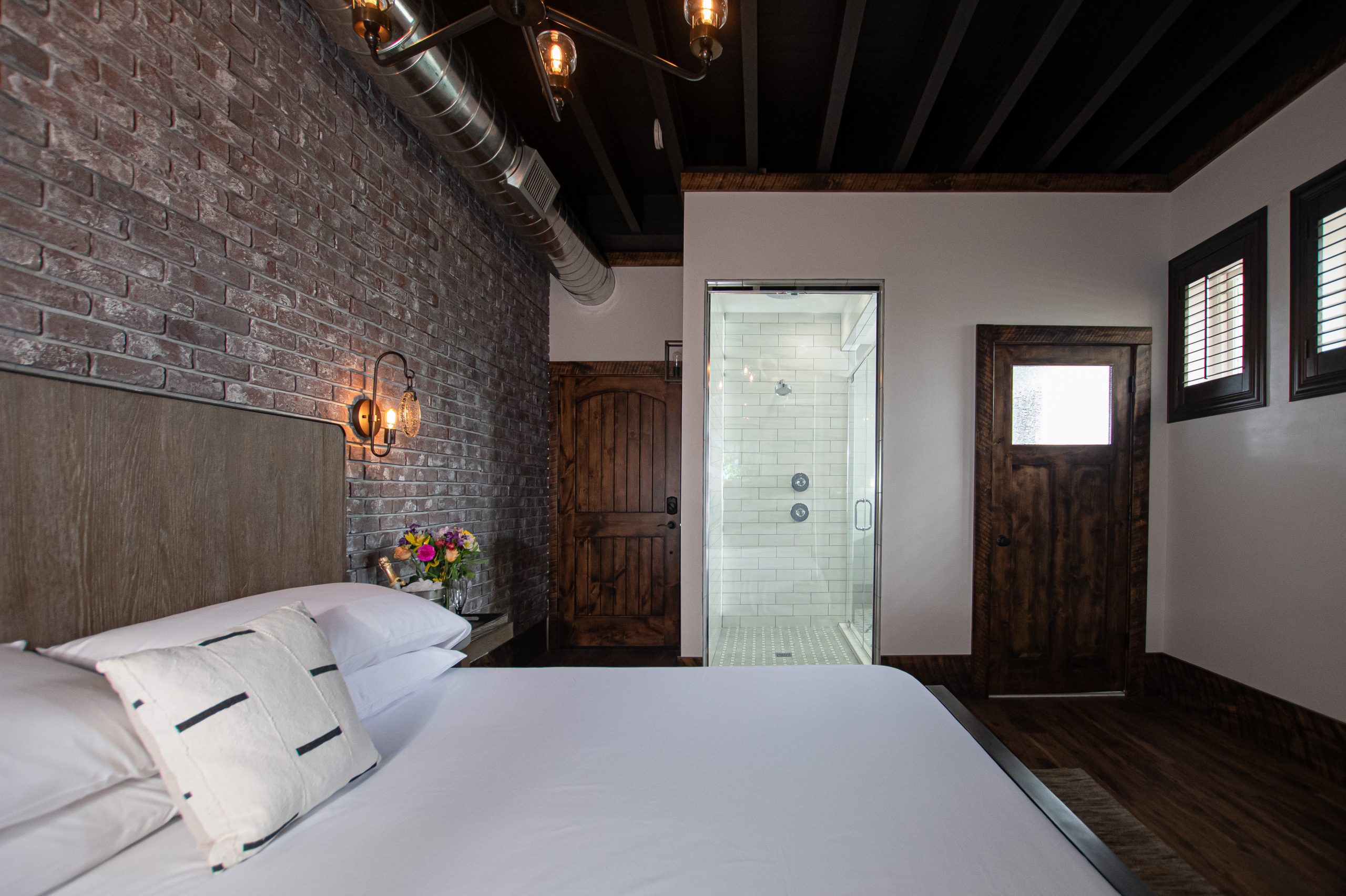 Carriage House Suite 1 bedroom and shower