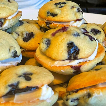 blueberry whoopie pies